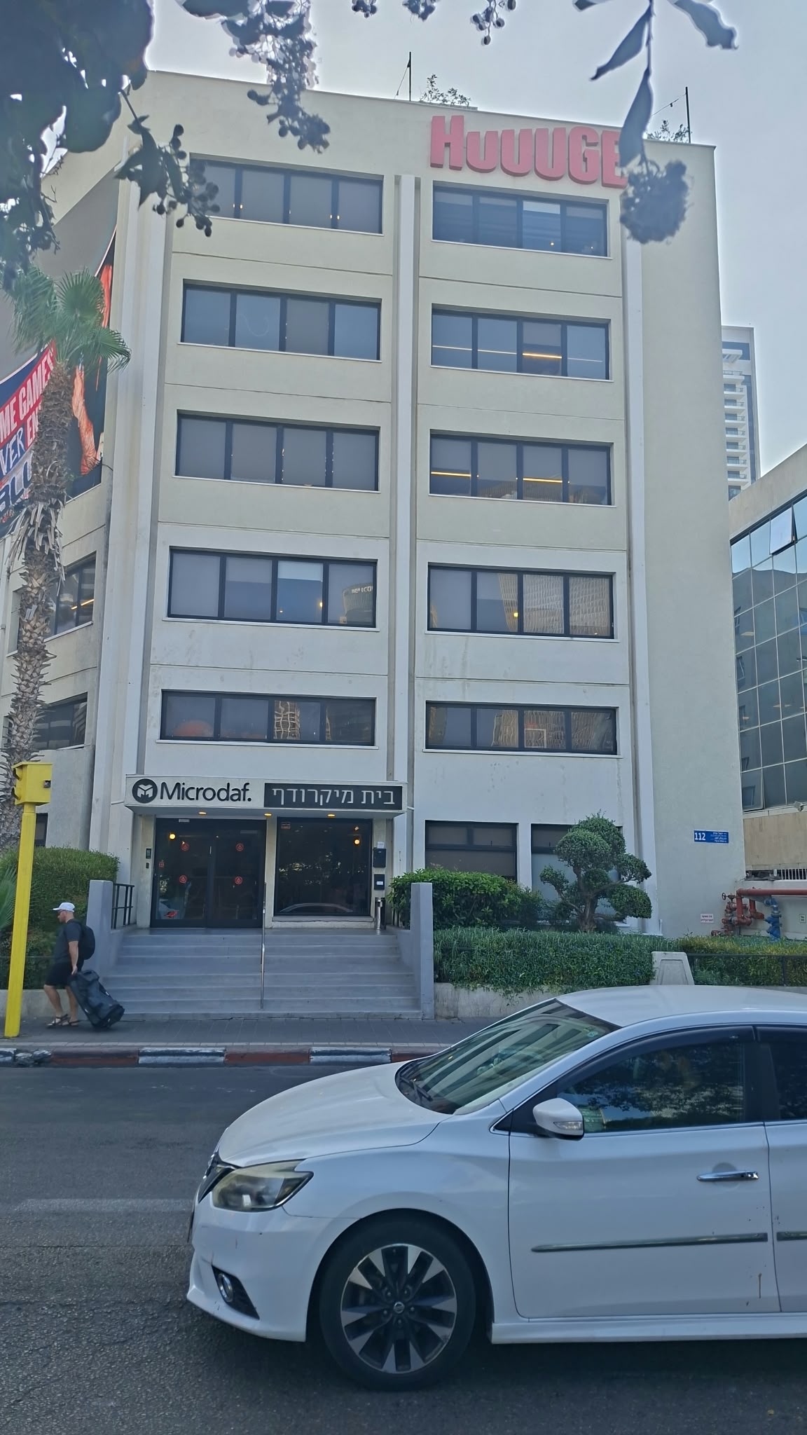 Complete retained field photograph of Microdaf